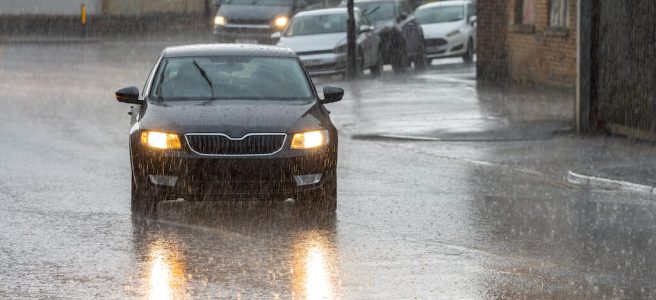Ako môžu dobré pneumatiky výrazne znížiť riziká aquaplaningu